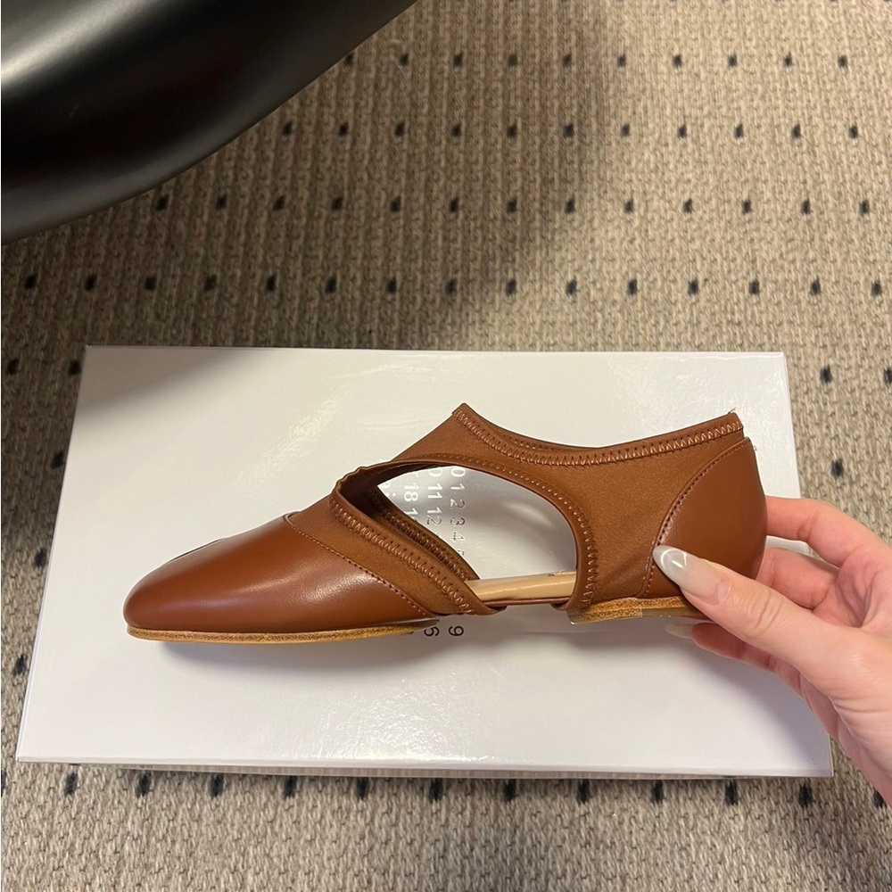 Maison Martin Margiela Women's Brown Slip-On Split-Toe Ballet Flats - Picture 6 of 8